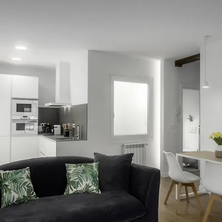 Always Easy I Terraza * سان سيباستيان